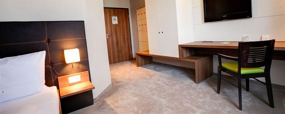Riku Hotel Neu-Ulm Eksteriør bilde